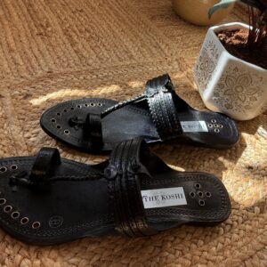 Black Eye Flat Kolhapuris